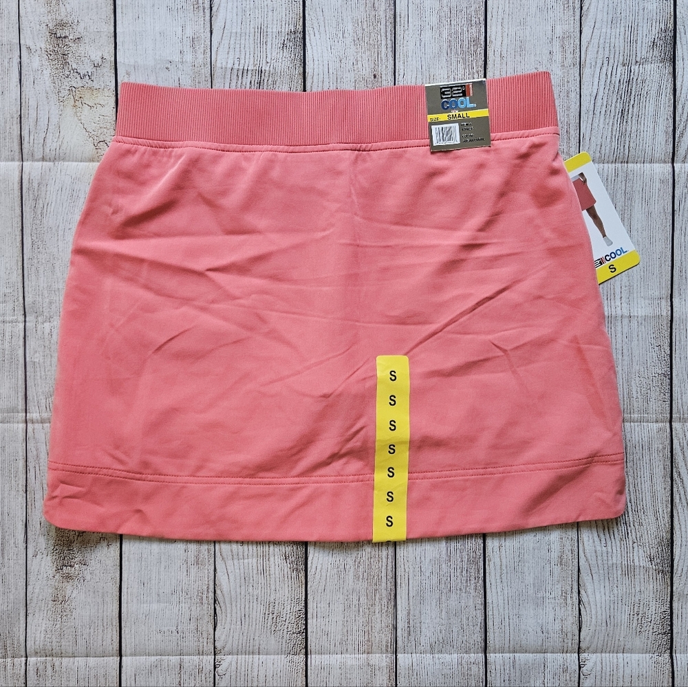 32 Degrees Cool Coral Skort size small new with tags.